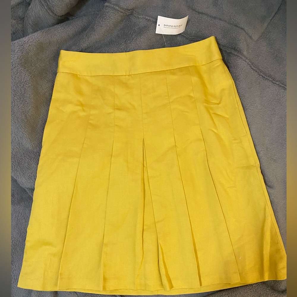 New with tags Banana Republic pleated skirt